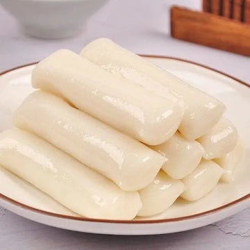 A plate of freshly made garaetteok, a type of Korean rice cake.