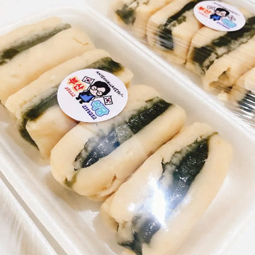 Korean traditional Tteok, Ssuk-e.t in a plastic container, featuring a brand label.
